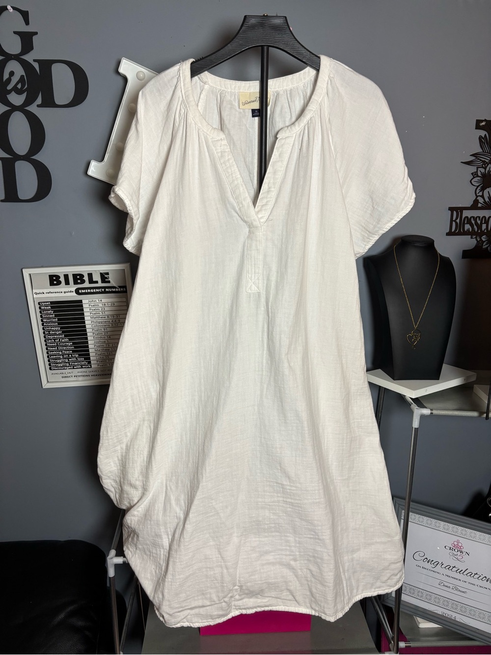 Universal Thread White Short-Sleeve V-Neck Tunic